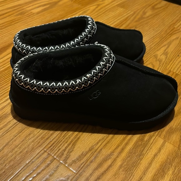 UGG Shoes - UGG Tasman Black